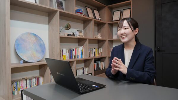 【社員の一日】一人前のコンサルタントを目指し、日々成長を続ける室井華の一週間に密着！