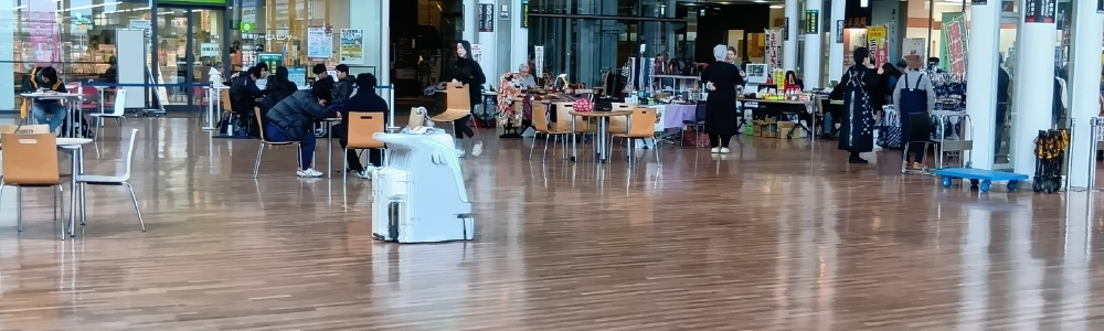 秋田拠点センターALVE（アルヴェ）１階　きらめき広場の様子